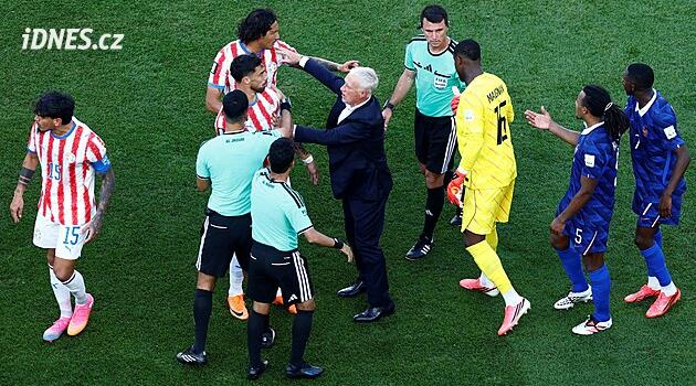 Ostuda! Fotbalový svět tepe do Paraguaye. Tohle jsme od nich čekali, řekl Deschamps