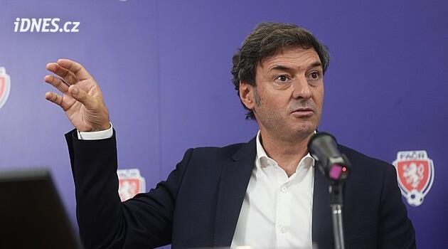 Vamos Česko. Fotbalisty povede Španěl Denia, je prvním zahraničním koučem