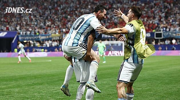 Argentina - Egypt 3:2, obhájci otáčeli v závěru. Zářil Messi, rozhodl Fernández