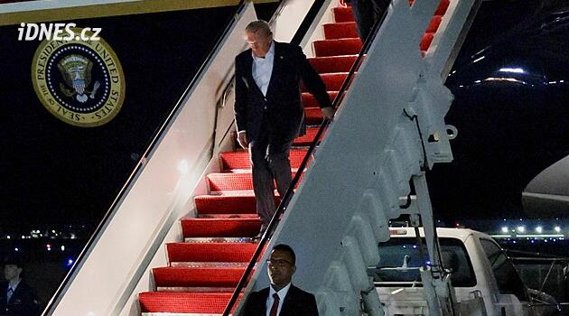 Trump odletěl z Ankary starým Air Force One. Tajné služby mu použití nového od Kataru rozmluvily