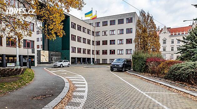 Kdo kandiduje v Hradci Králové? Přehled kandidátů a lídrů pro komunální i senátní volby 2026