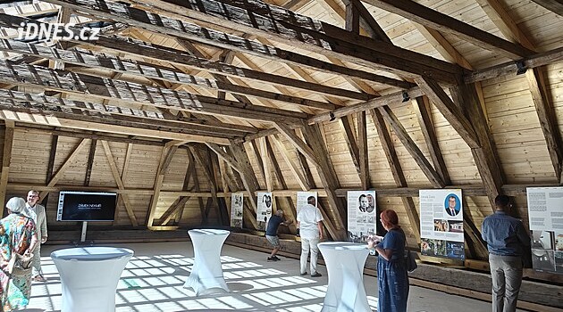 Nekmířský zámek vstal z popela, obnova památky zatím stála 100 milionů