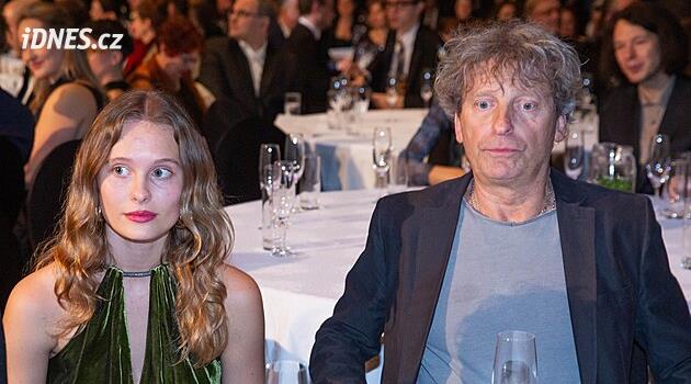 Stres, nevyspání a tma. Josefína Prachařová točí film, který jí dává zabrat