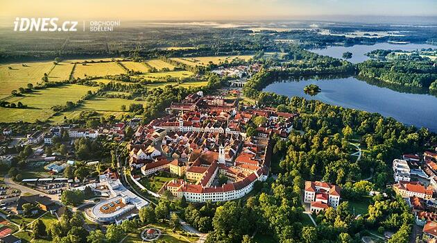 Slatinné lázně Třeboň rozšiřují péči. Slatinu si užijí i příchozí