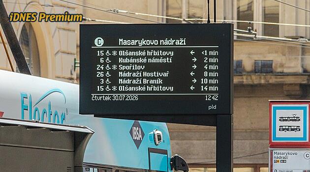 Na odjezdových tabulích přibyly „minuty“, lidé však řeší úpravu šipek