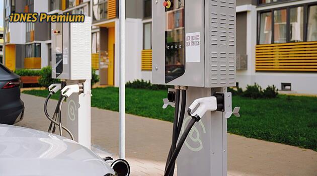 Česko mohutně dotuje nabíječky, na jeden stojan připadá jen deset elektromobilů