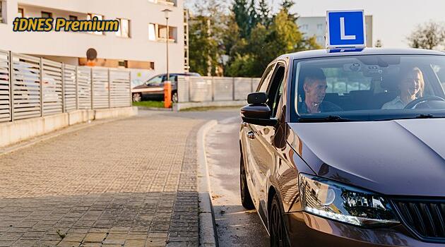 Past na žáky autoškol. Pokud přestoupí, své peníze už neuvidí. A to i když výuka ještě nezačala