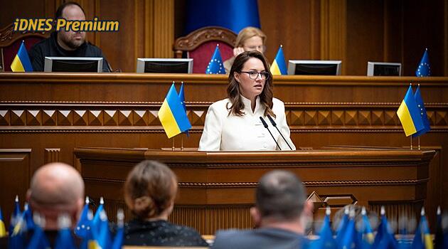 Ukrajina mění politickou strategii, říká Zelenskyj k vládní rošádě. Co potřebuje od nového premiéra