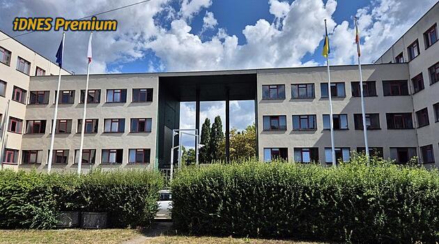 Kdo bude další? Kyberšmejdi jdou po úřadech, školení jsou často formalita