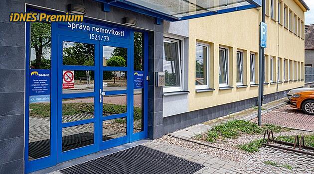 Ředitelka rezignovala, Hradec kvůli ztrátě desítek milionů podá trestní oznámení