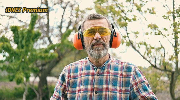 Sousedská válka na ostří nože: Na chatě jim „projíždí“ vlak. Prý tak plaší škůdce