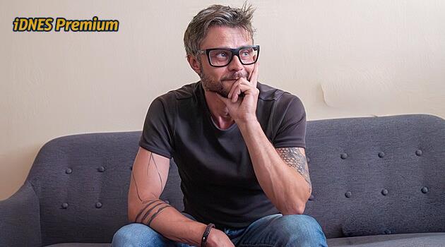 „Vstal jsem z postele a skoro nemohl mluvit a chodit.“ Pak přišlo bezvědomí a boj o život