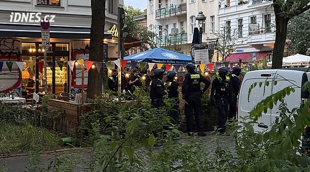 V centru Berlína padly tři výstřely, na místě je jedna zraněná osoba