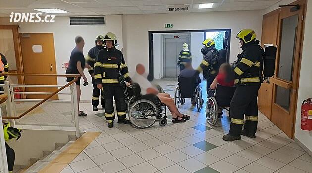 Na Blanensku hořelo v pečovatelském domě. Budovu muselo opustit 25 lidí