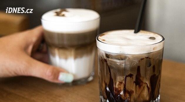Vadí vám chuť zelené matchy? Do kaváren míří hojicha s chutí karamelu a oříšků