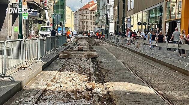 Sotva se vrátí na most Legií a Národní třídu, bude bez tramvají další část Prahy