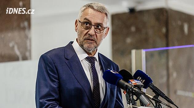 Sněmovna jedná o řadě mezinárodních smluv. Schválila například policejní spolupráci se Slovenskem