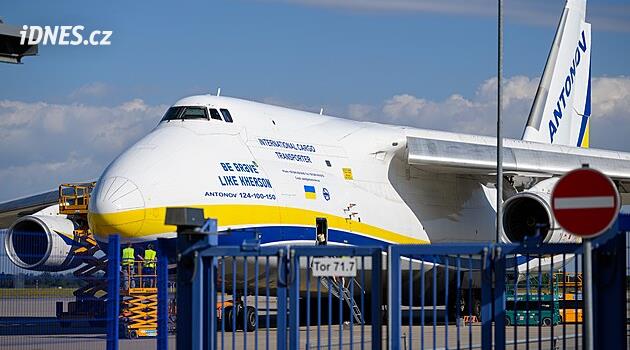 Dříve či později dojde k tragické nehodě, řekl odborník k dronům ohrožujícím letiště