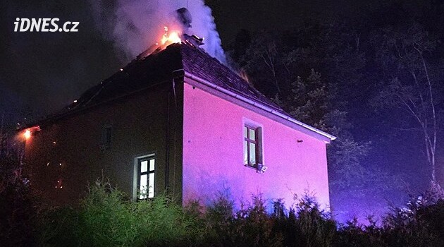 Škoda jeden a půl milionu korun. Hasiči vyjížděli k požáru rodinného domu v Liberci
