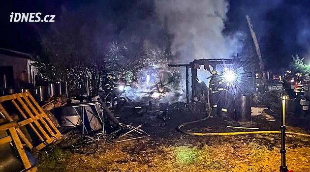 Ve shořelé kůlně v Hranicích našli lidské tělo. Kriminalisté nařídili pitvu