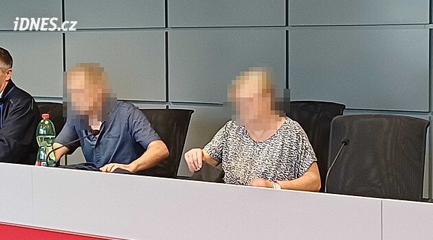 Nevšimli si zlomenin, neřešili mrtvici. Vinu za smrt i týrání babičky manželé odmítli