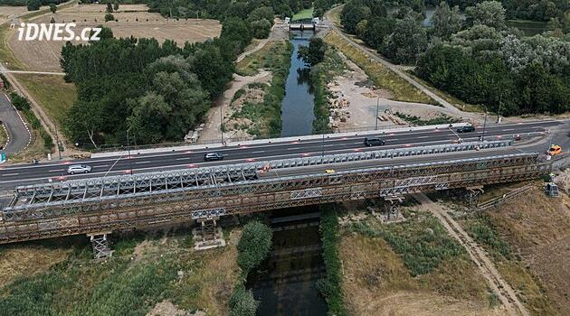 Řidiči si oddechnou. Obnovený most v Břeclavi je po více než roce průjezdný