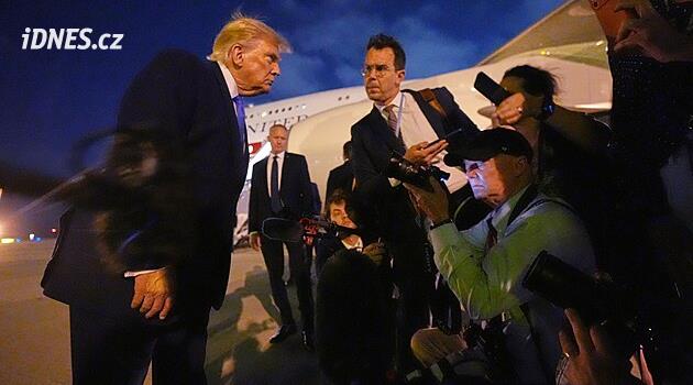 Amerika bez svobody médií? CNN hrozí žalobou Trumpovi, který nevpouští její novináře do letadla