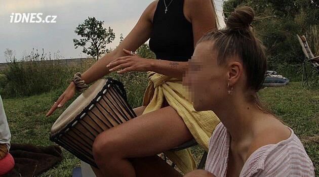 „Byl to okamžik.“ Matka chlapce, který zemřel po pádu ze stožáru, promluvila