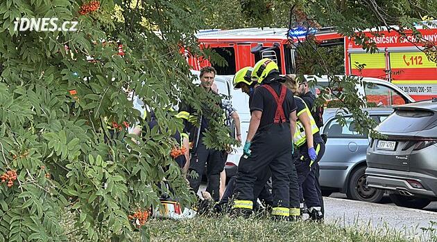 Při tlakové zkoušce prasklo ve Stodůlkách potrubí. Jeden mrtvý, další jsou zranění