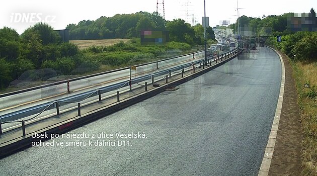 Nové kanály, asfalt i svodidla. 43 dní rekonstrukce Kbelské v časosběru, podívejte se