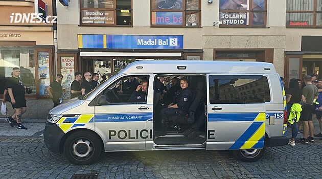 Fotbalová Konferenční liga Jablonec-Brighton: policejní opatření proti neukázněným fanouškům