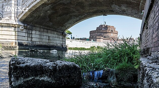 Sucho čaruje i v Římě. Nízká hladina Tibery odkryla most z éry císaře Nera