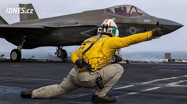 Sebevražedná úzkost, čekání na návrat. Na palubě vysílené lodi USS Abraham Lincoln