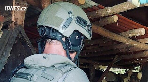 Muž napadl ženu a střílel po jejím autě brokovnicí. Policie mu naměřila 2 promile