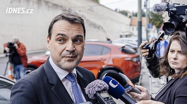 Ministr Macinka byl pozvaný na pondělní schůzku prezidenta a premiéra