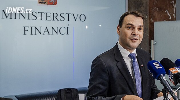 Nejde o kabaretiérství Stanjury, hájí Macinka rozpočet. Jste poslušný mopslík, řekl Kupka