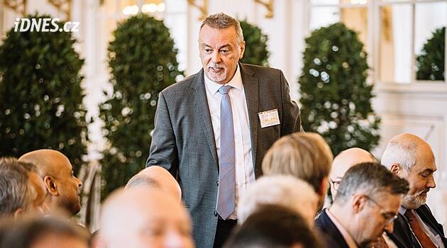 Do funkce ředitele civilní rozvědky dnes nastupuje diplomat a zpravodajec Toman
