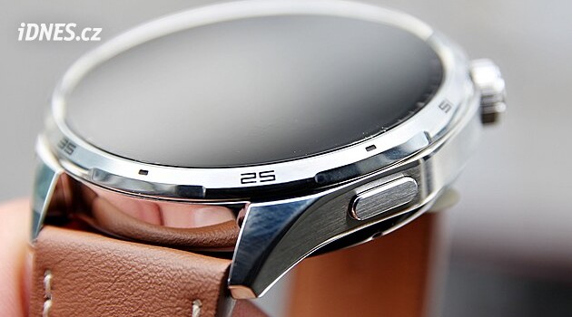 Fešácké hodinky Honor Watch 6 mají obří baterii, nebojí se wapky a displej je dobře čitelný