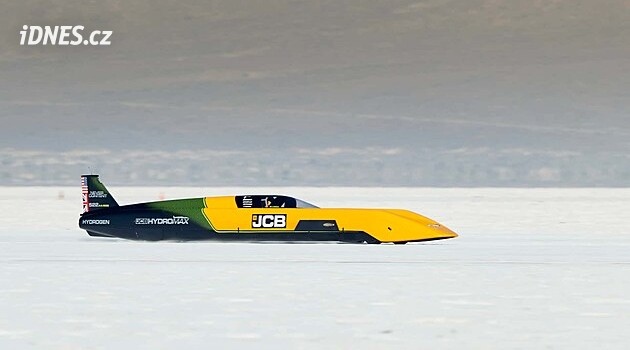 Vodíkový JCB Hydromax stanovil světový rychlostní rekord. S motory z bagrů jel rychlostí 653,91 km/h