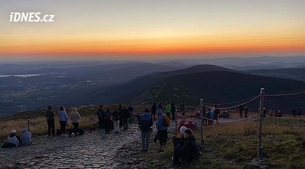 Strážci parku na Sněžce kontrolovali turisty před východem slunce, padly pokuty