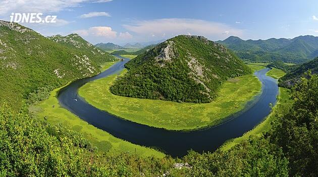 Tento pohled na Černou Horu znají jen znalci. Crnojevica tvoří dokonalý meandr