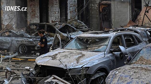 Ukraine Strikes Tatarstan Refinery as Russia Attacks Cities and WHO Warehouse