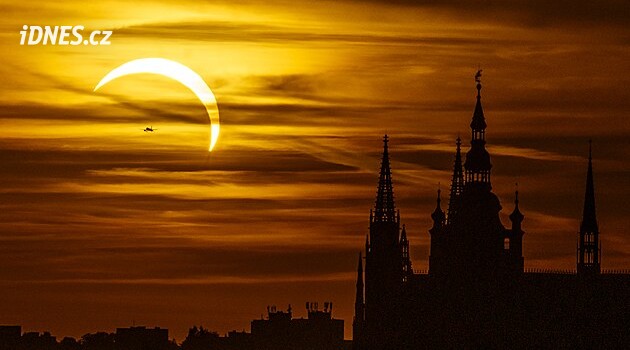 Česko pozorovalo zatmění Slunce, které pobláznilo půlku Evropy