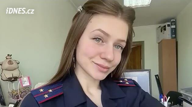 Při razii vtrhli do špatného bytu. Omyl petrohradské policie skončil svatbou