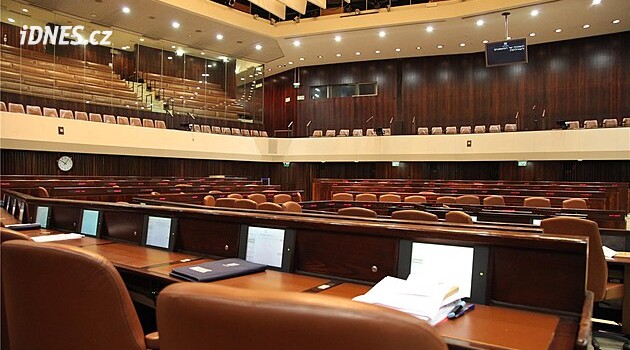 Izrael volí nový parlament. Zůstane Netanjahu u moci?