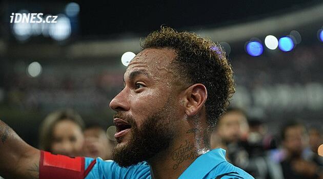 Je to zoufalec! Neymar se vysmíval fanouškům, kteří na něj předtím pískali