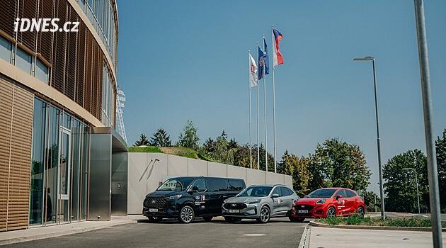 České hráče bude vozit Ford. Asociace má nového partnera, nahradí Hyundai