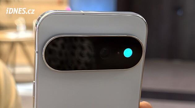 Google má nové smartphony. Inovaci v podobě světýlka dostaly jen dražší modely