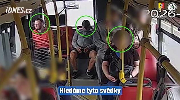 VIDEO: Dva mladíci vybírali od cestujícího v autobuse na Černém Mostě „výpalné“. Dopadli je hned