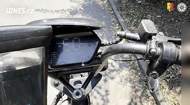 Policie v Praze prověřovala elektrokola. Jeden ze strojů ukázal rychlost až 60 kilometrů